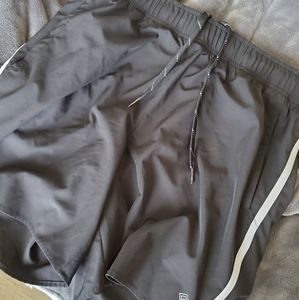 Zelos medium black athletic shorts